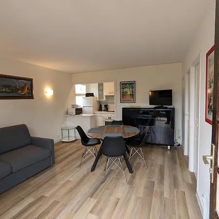 Avec Grande Terrasse Et Proximite A - Fr-1-420-125