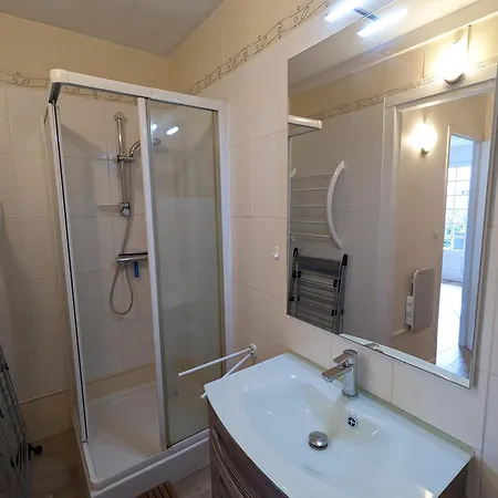 Avec Grande Terrasse Et Proximite A - Fr-1-420-125