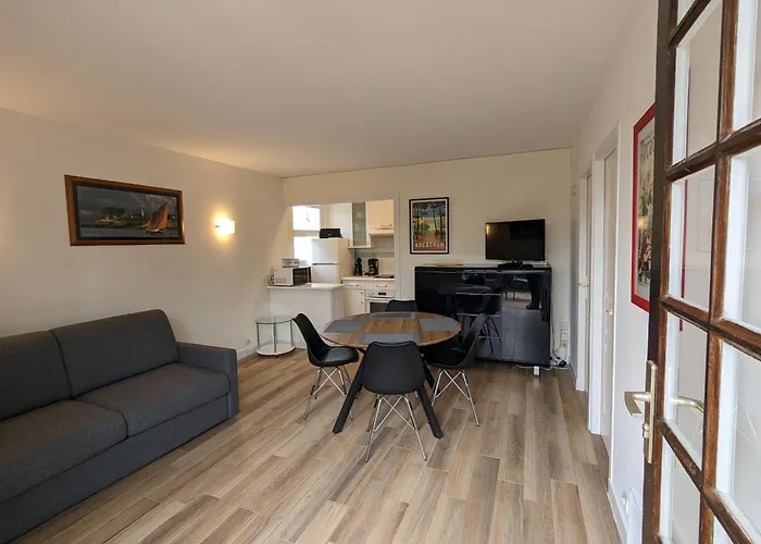 Avec Grande Terrasse Et Proximite A - Fr-1-420-125