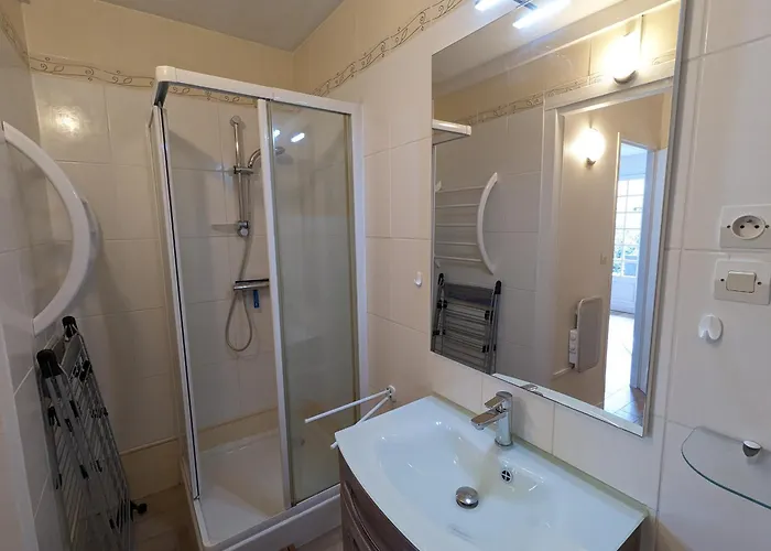 Avec Grande Terrasse Et Proximite A - Fr-1-420-125