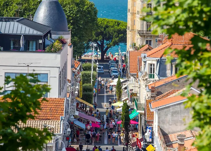 Avec Grande Terrasse Et Proximite A - Fr-1-420-125 *